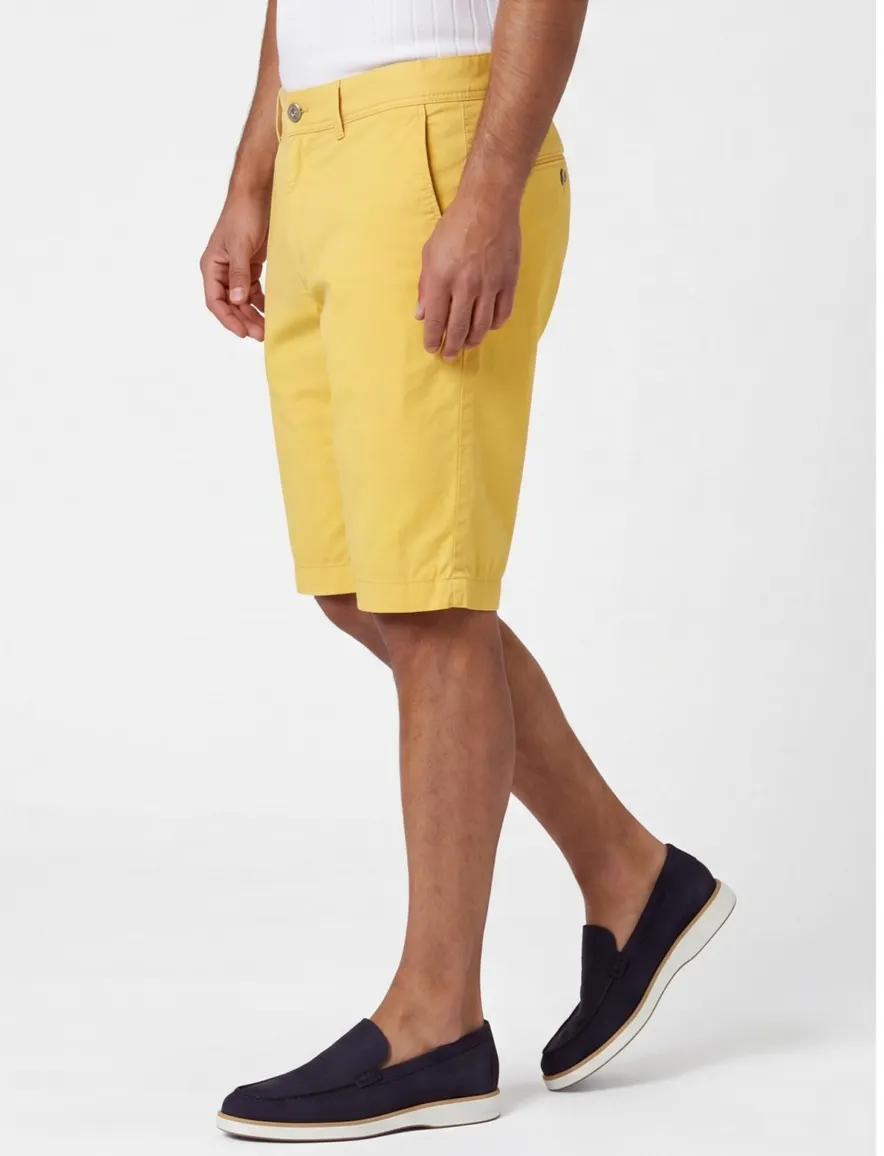 Shorts Brax regular fit geel