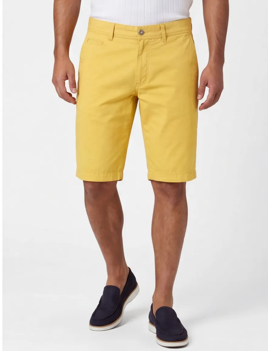 Shorts Brax regular fit geel