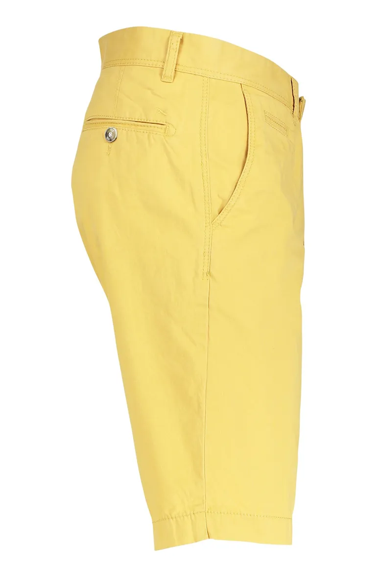 Shorts Brax regular fit geel