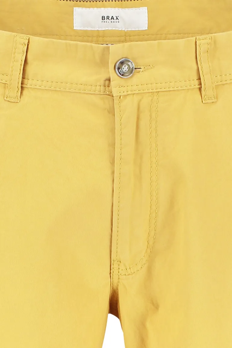 Shorts Brax regular fit geel