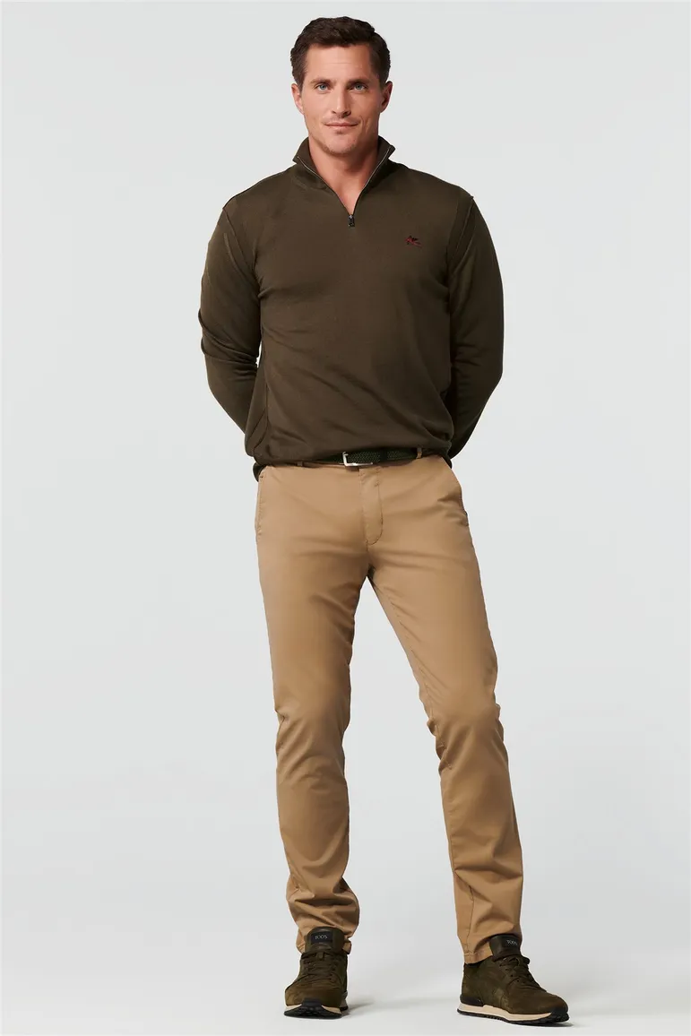 Chino Meyer camel model Bonn