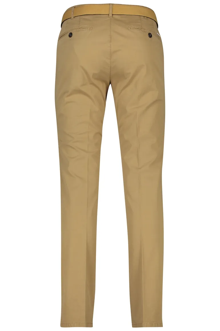 Chino Meyer camel model Bonn