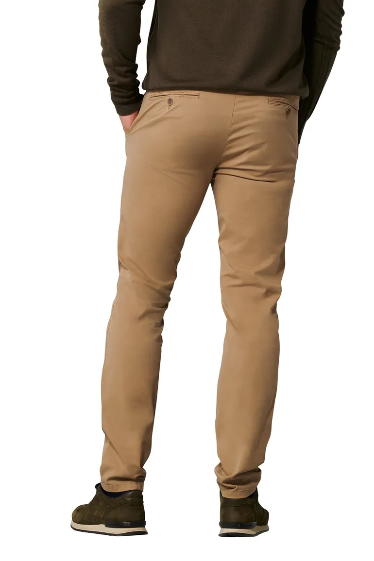 Chino Meyer camel model Bonn