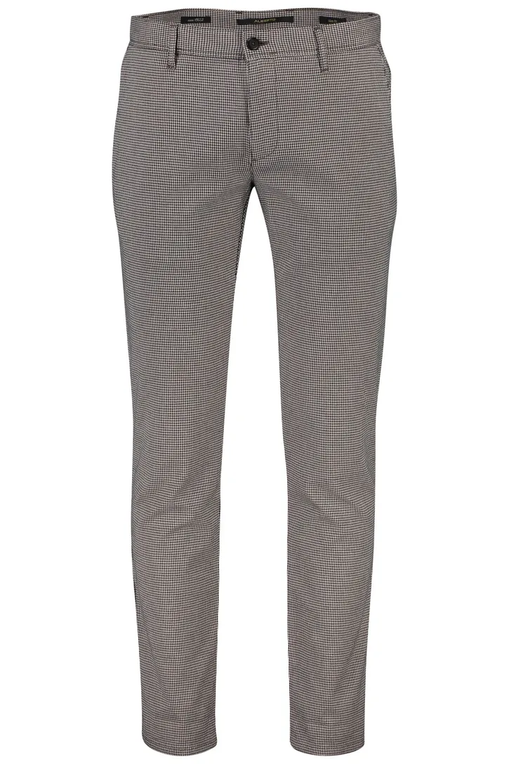 Alberto chino bruine ruit