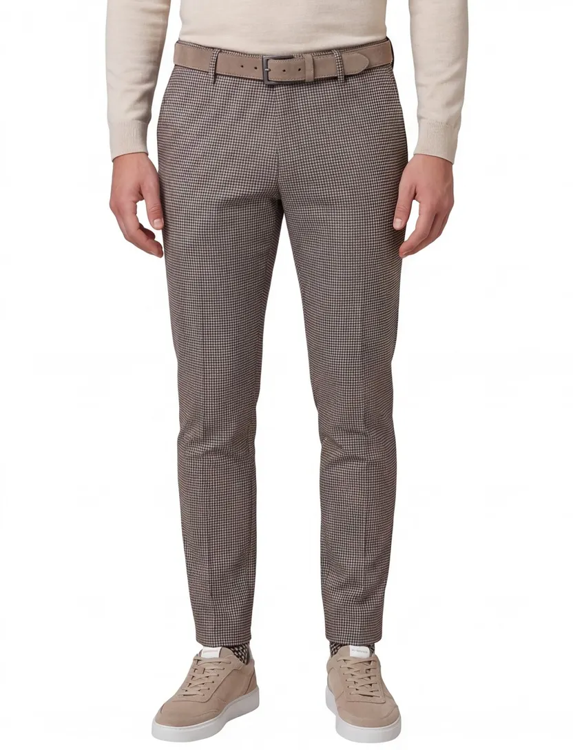 Alberto chino bruine ruit