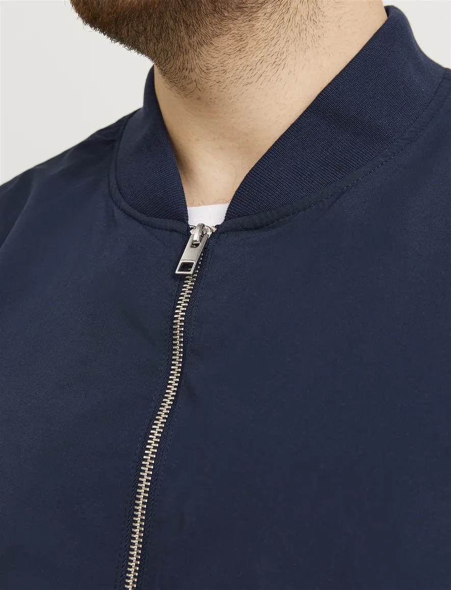 Donkerblauwe effen tussenjas met rits en wijde fit van Jack & Jones