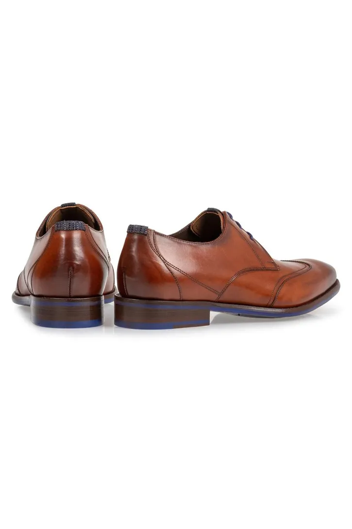 Floris van Bommel veterschoenen bruin effen blauwe veters leer