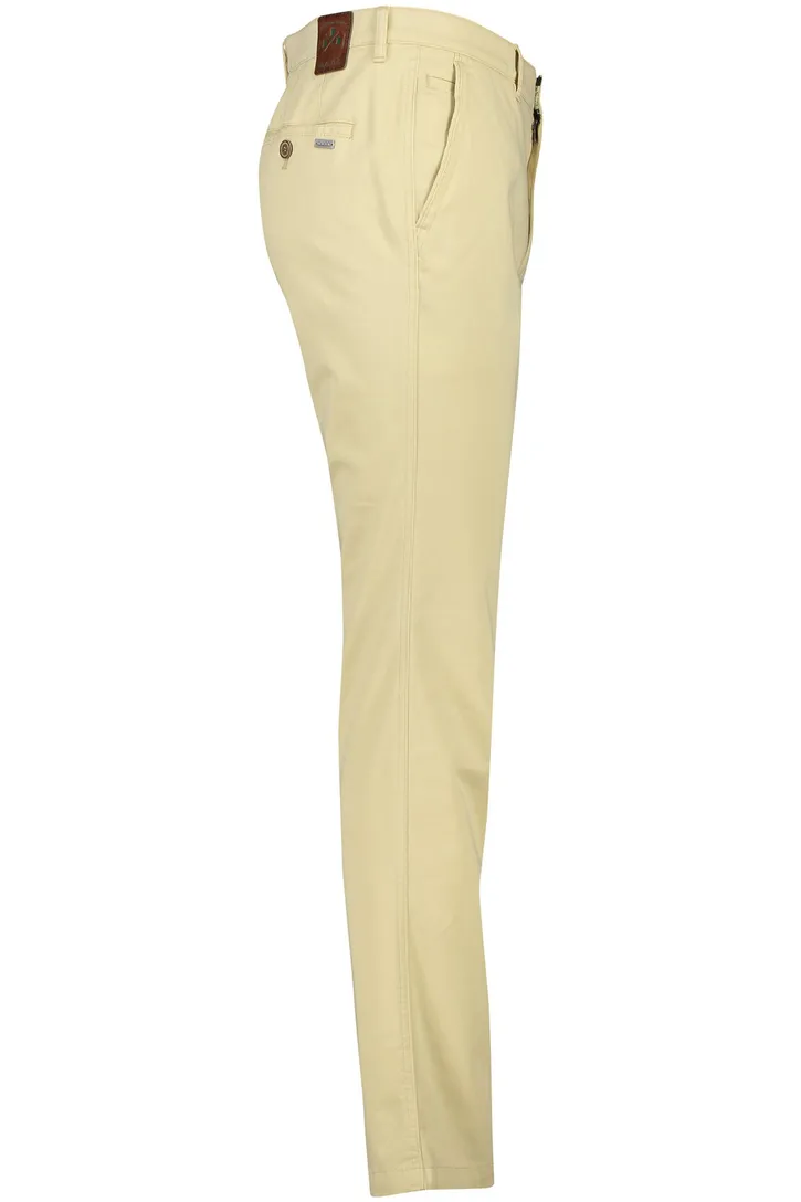 Katoenen M.E.N.S. broek effen lichtgeel chino normale fit