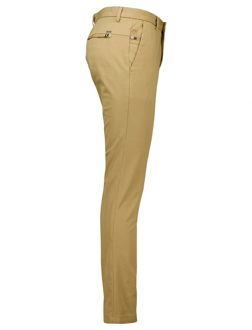 Vanguard V12 chino bi stretch camel slim fit