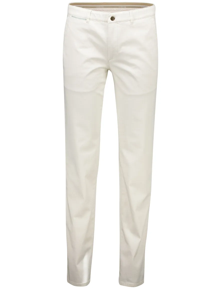 COM4 modern chino wit katoen effen