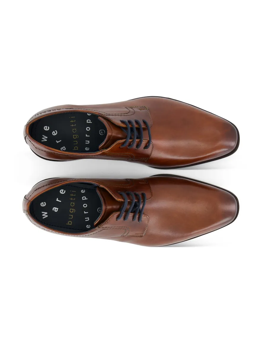 Bugatti veterschoenen bruin leer effen