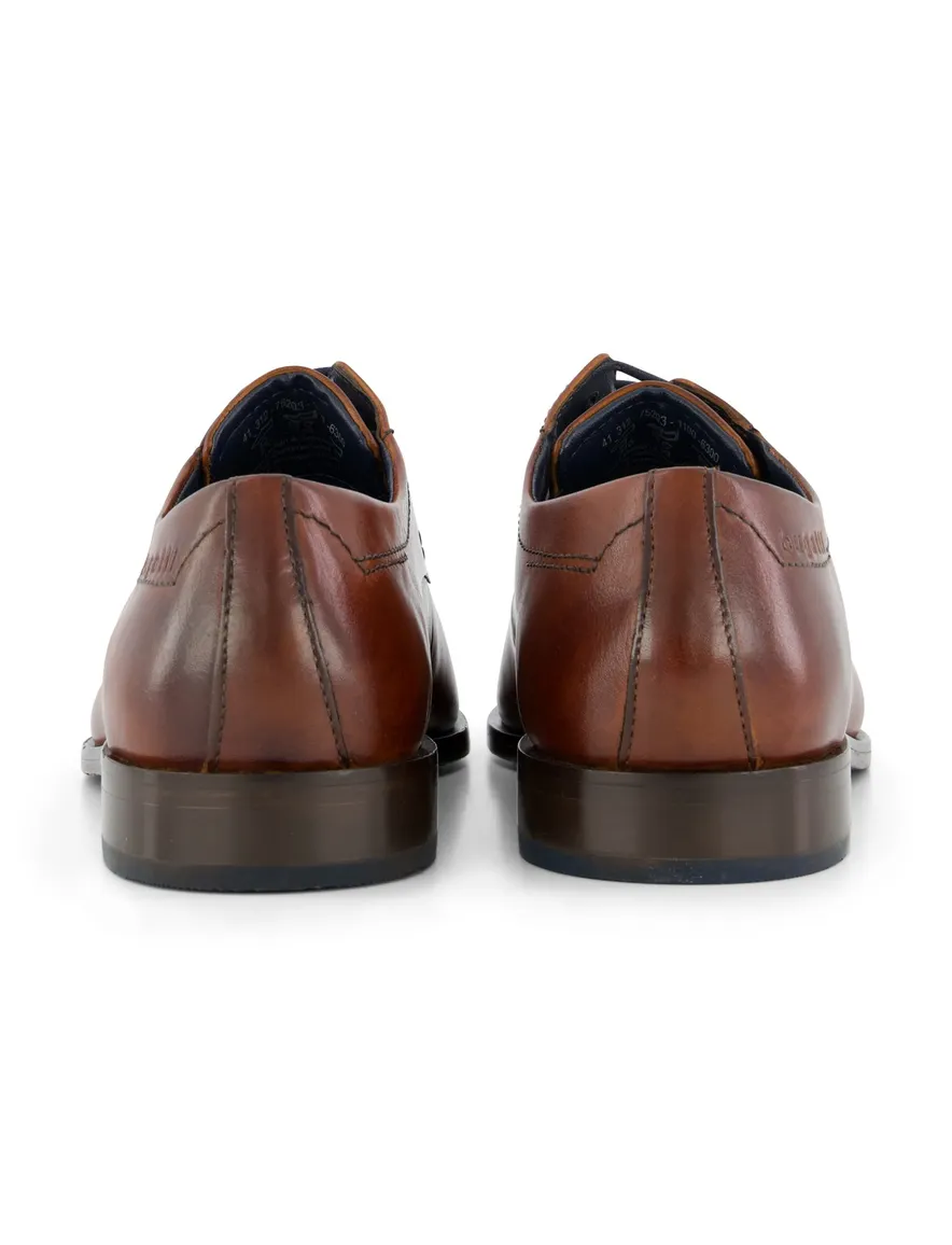 Bugatti veterschoenen bruin leer effen