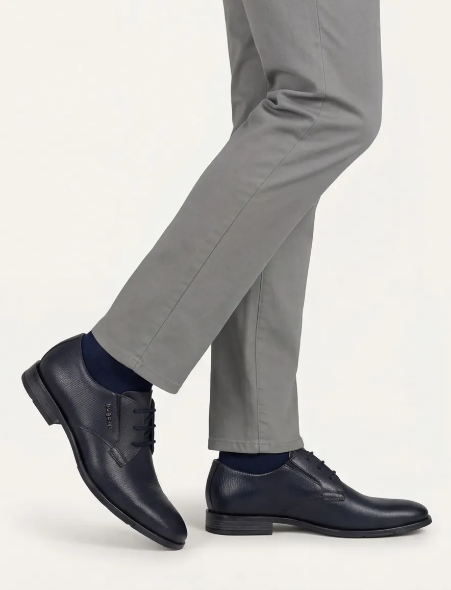 Bugatti veterschoenen donkerblauw leer laag