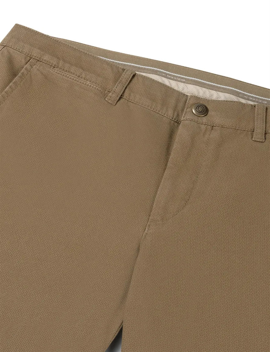 COM4 Pantalon chino camel