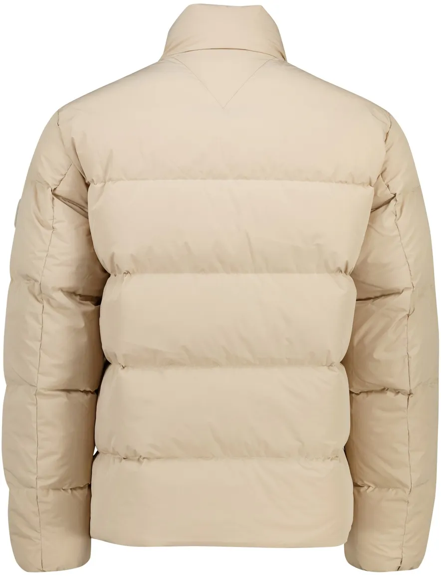 Tommy Hilfiger dons puffer beige