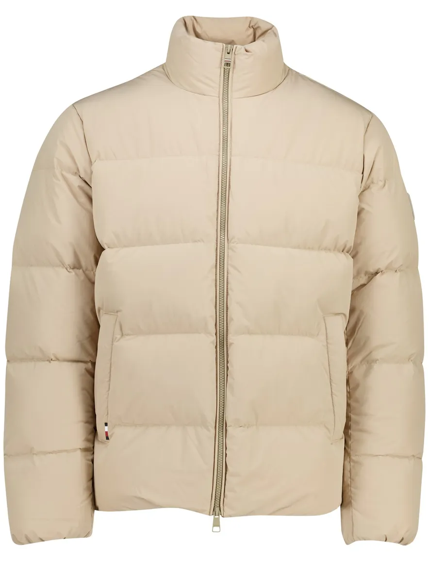 Tommy Hilfiger dons puffer beige