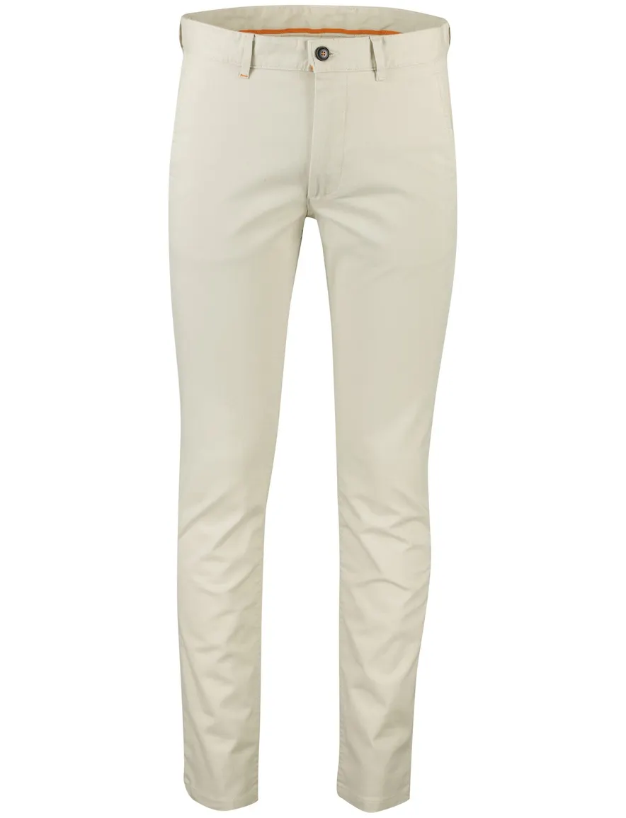 BOSS Orange Chino slim creme