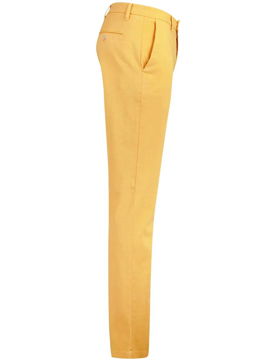 Barmas chino geel
