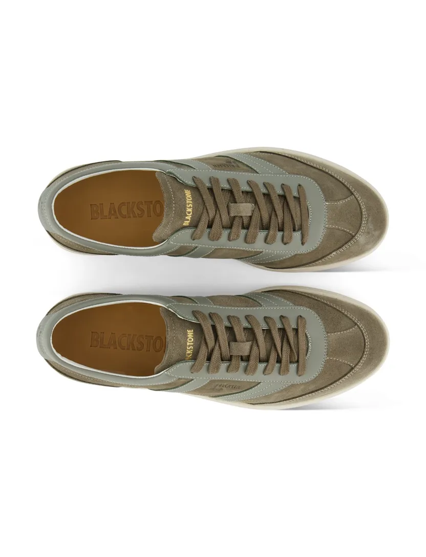 Suede sneaker Blackstone met groene rand van leer