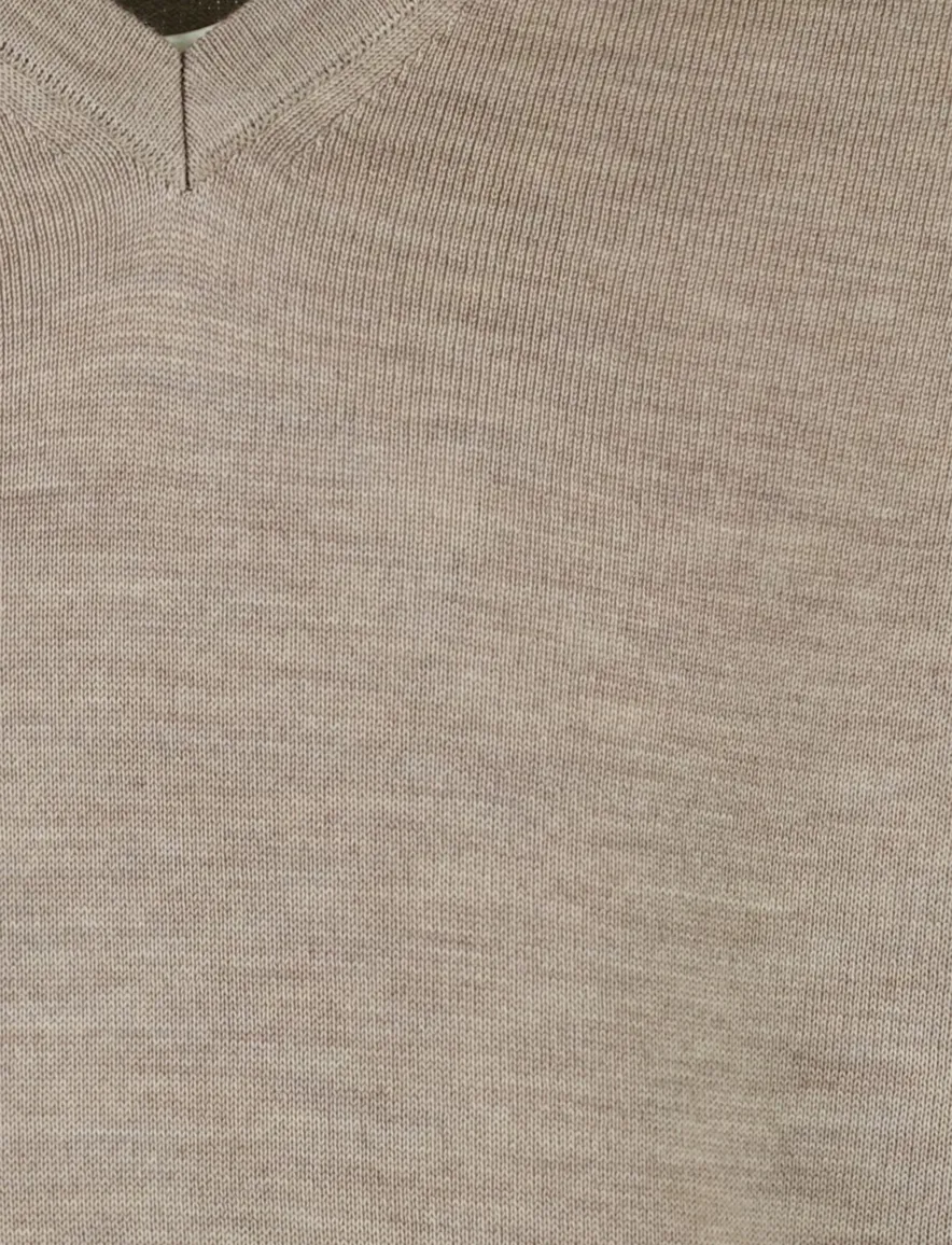 Beige trui Maerz normale fit lamswol v-hals