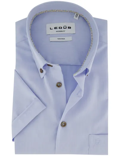 Ledub Overhemd korte mouw lichtblauw Ledub Modern Fit bruine knopen