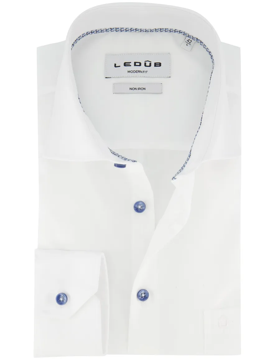 Ledub modern fit overhemd wit met borstzak blauwe knopen