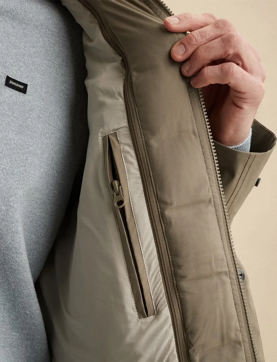 Vanguard tussenjas met waterafstotende buitenstof in beige
