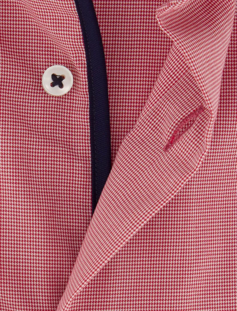 Rood overhemd met witte knopen Eterna met borstak