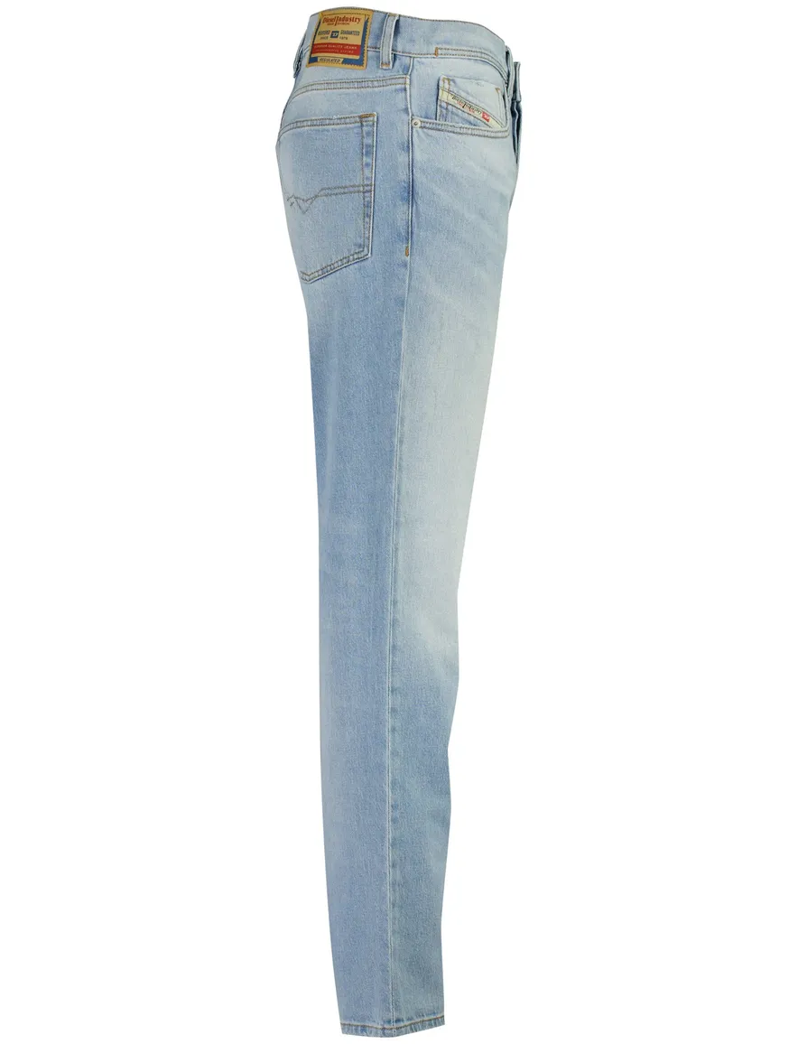 Diesel jeans 2023 D-Finitive lichtblauw spijker