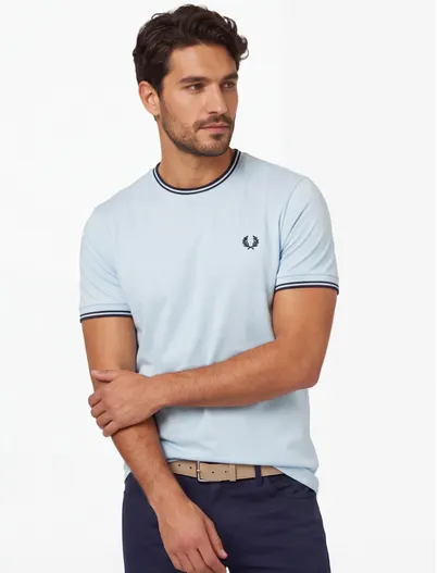 Fred Perry T-shirt Fred Perry lichtblauw wijde fit