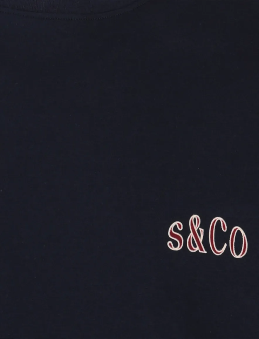 Donkerblauw T-shirt Supply & Co met backprint rode letters