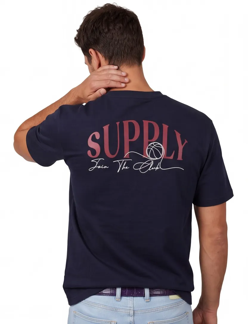 T-shirt Supply & Co donkerblauw backprint rode letters