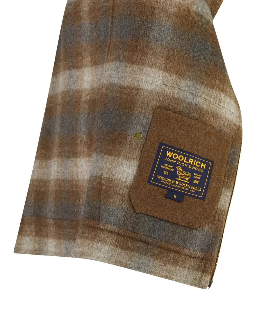 Jas Woolrich bruin