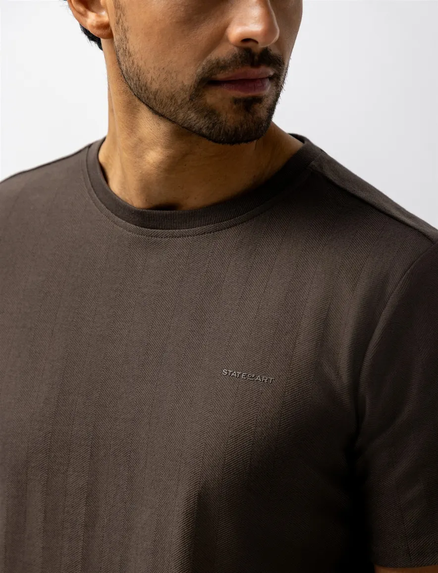 State of Art T shirt bruin met visgraatpatroon