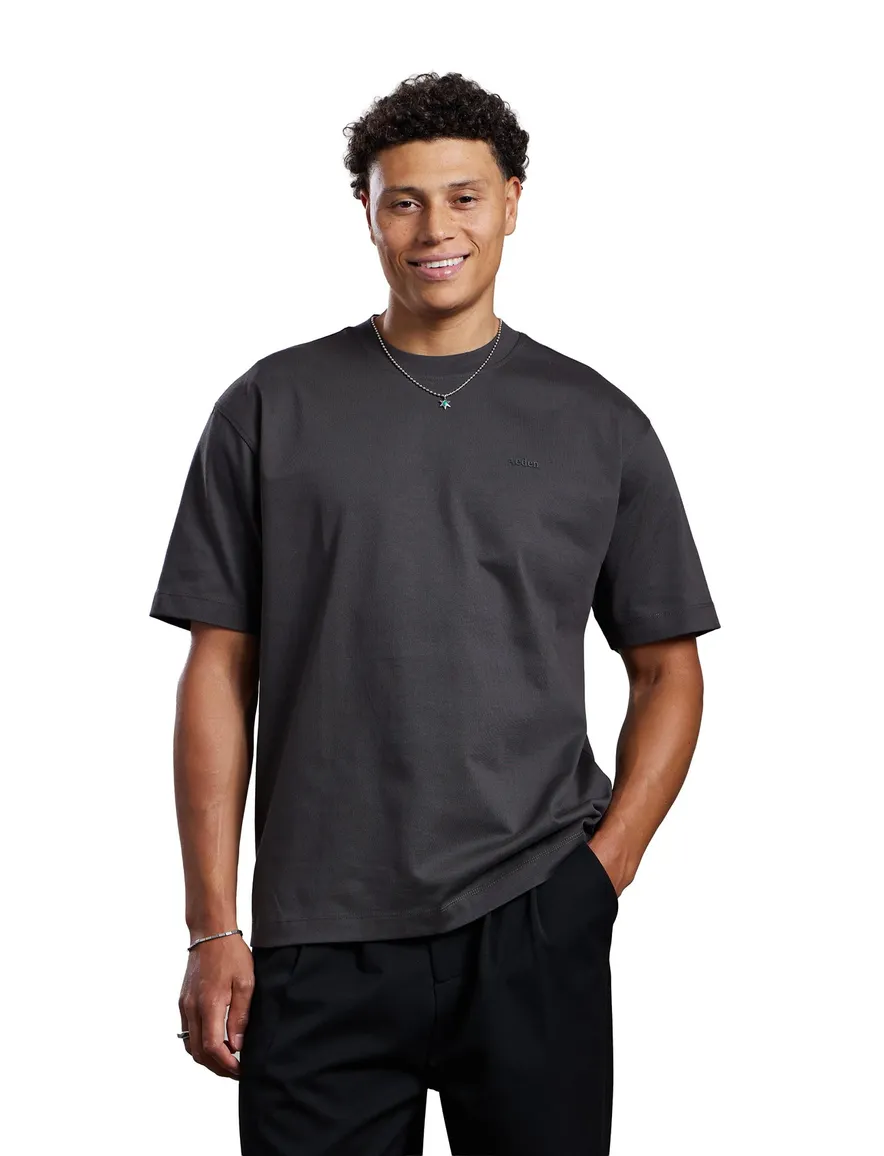 Aeden T shirt antraciet met backprint