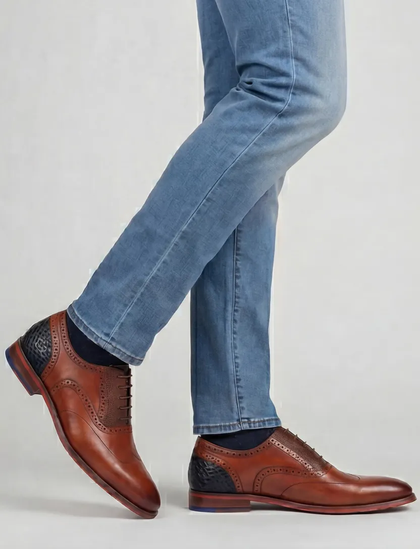 Floris van Bommel veterschoenen reliëf bruin