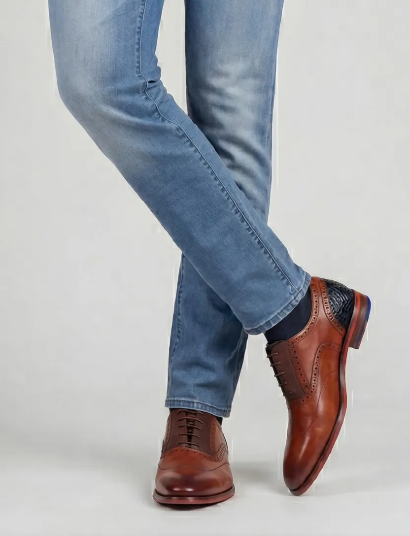 Floris van Bommel veterschoenen reliëf bruin