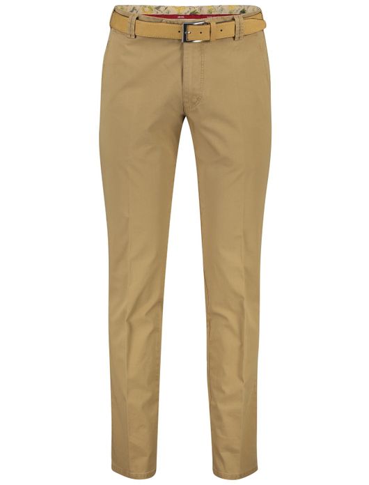 Chino Meyer bruin model Bonn