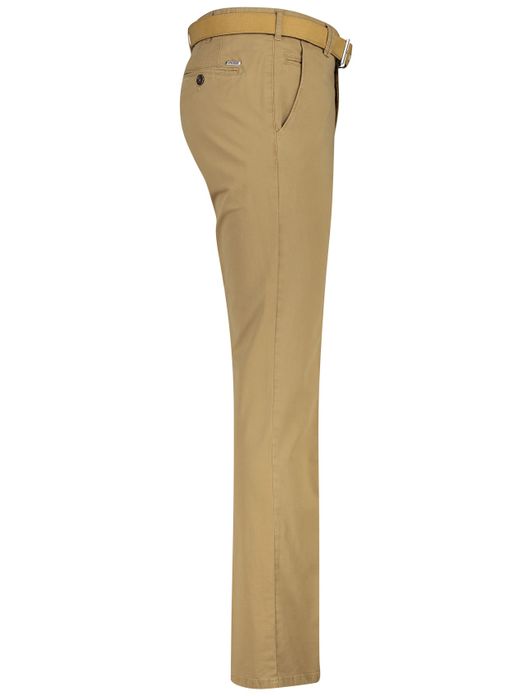 Chino Meyer bruin model Bonn