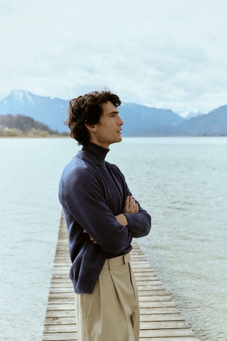 Maerz coltrui opstaande kraag donkerblauw effen wol