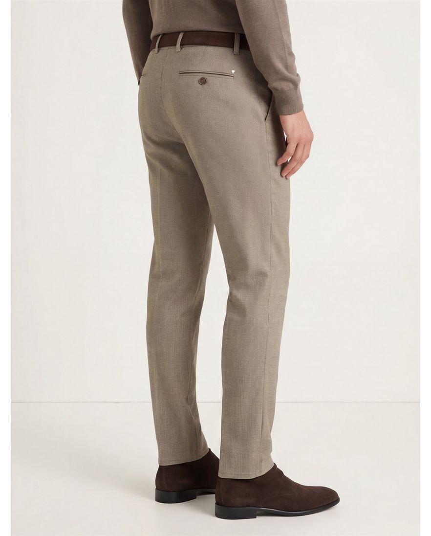 COM4 Modern Chino Pantalon chino bruin