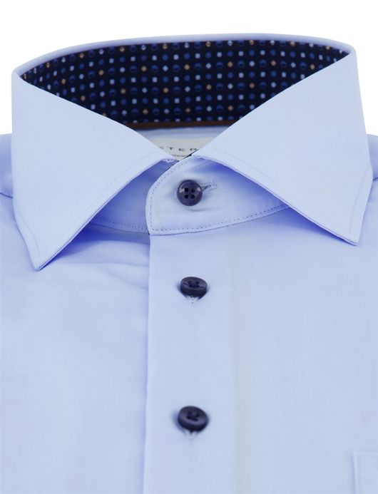 Eterna Comfort Fit Overhemd lichtblauw donkere knoop strijkvrij