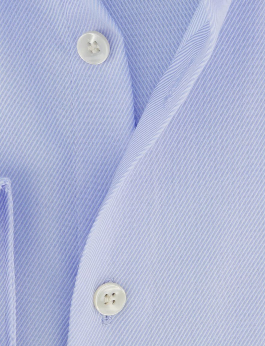 Tailored fit John miller overhemd lichtblauw strijkvrij