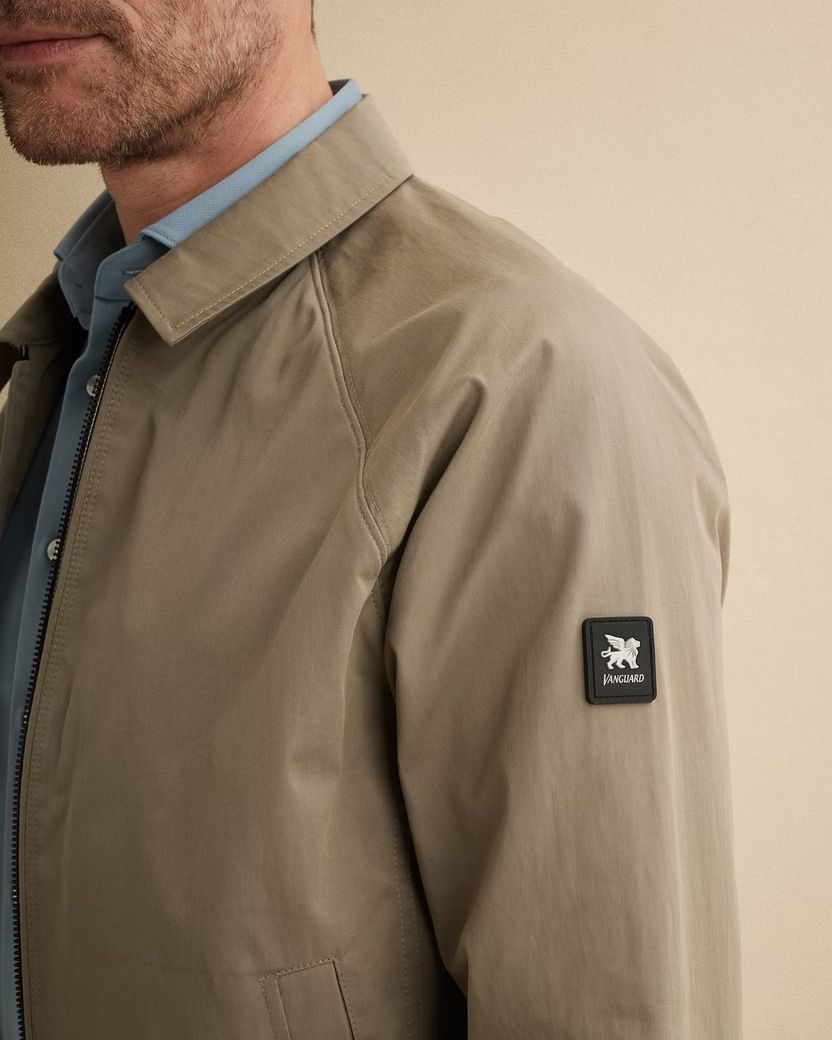 Tussenjas Vanguard beige polokraag normale fit