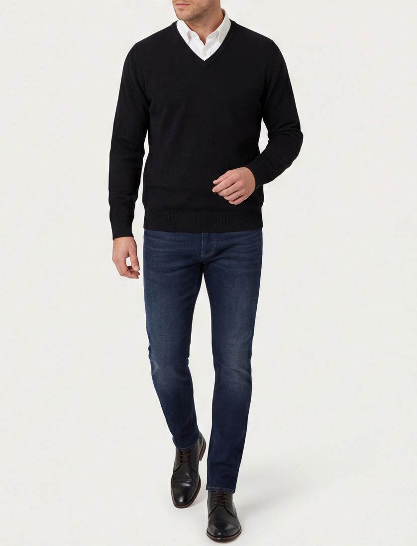 Alan Paine trui zwart classic fit lamswol v-hals