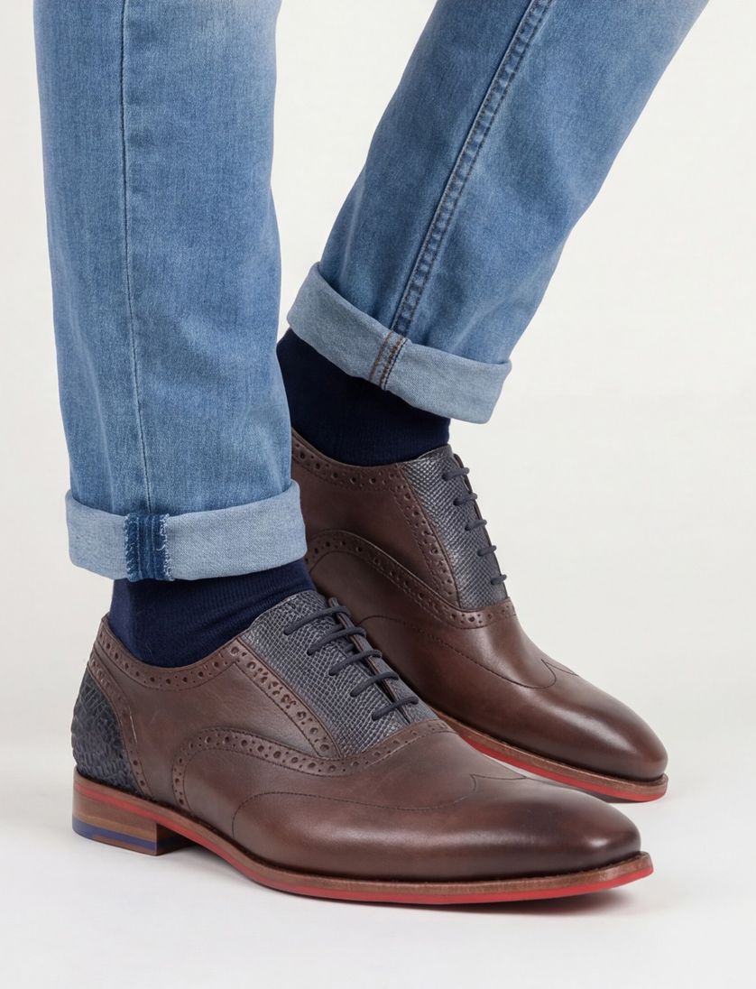 Donkerbruine Floris van Bommel veterschoenen leer